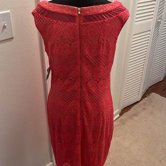 Gabby Skye lace sheath dress - Picture 4 of 7